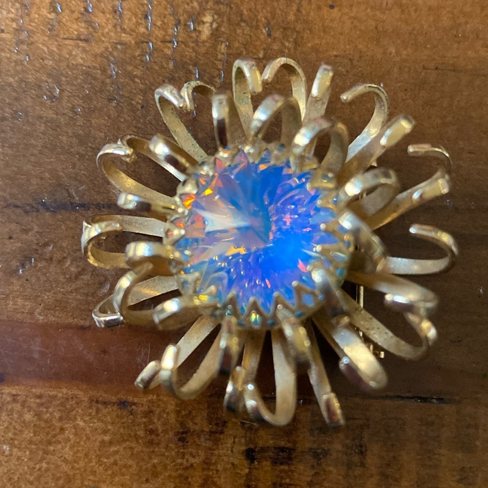 Sarah Coventry Vintage Brooch Rivoli Crystal Opal
